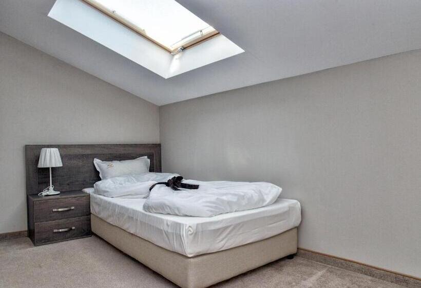 غرفة قياسية فردية, Nove