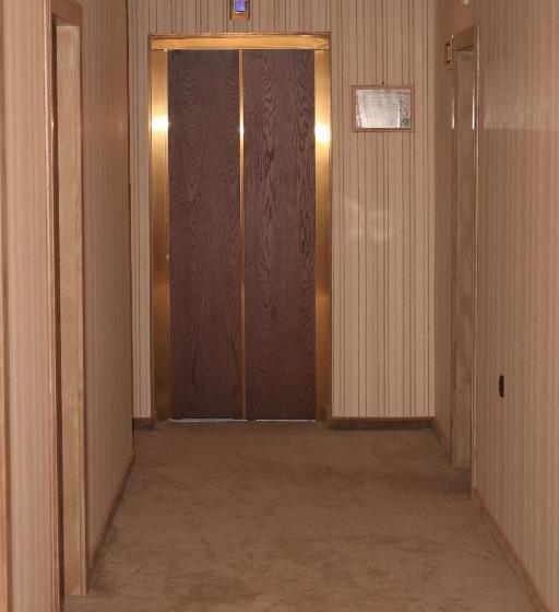 Quarto Triplo Estandar, Nove