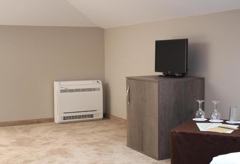 غرفة قياسية ثلاثية, Nove