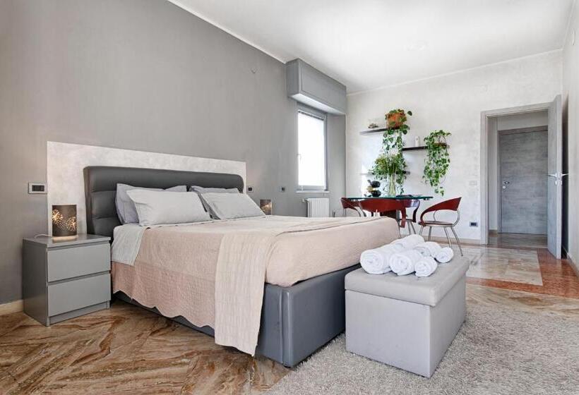 سوئیت با وان آب گرم, Penthouse Station Luxury Apts Le Dimore