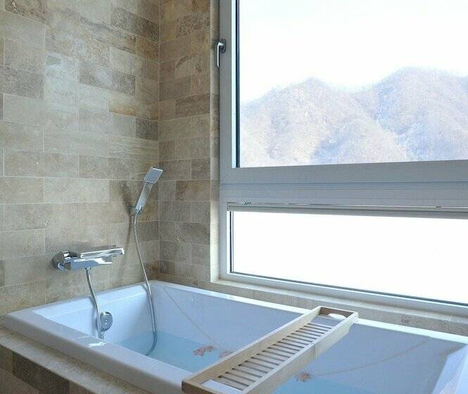 Полулюкс Одноместный с Террасой, Club Inner Hotel & Resort