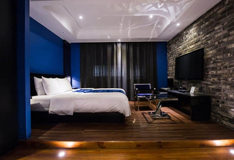 Cameră Deluxe, Floce