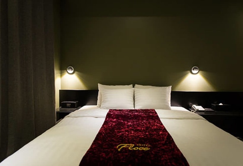 Номер Deluxe, Floce