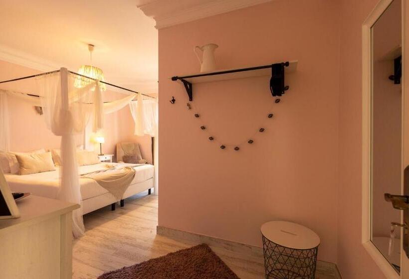 سوئیت با تخت بزرگ, Boutique Hotel   O House Ericeira Hills