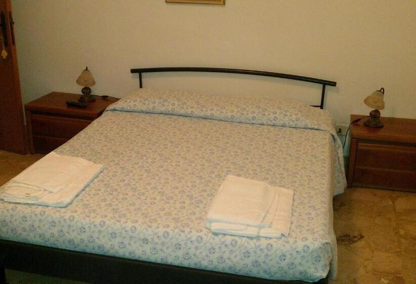 غرفة قياسية رباعية, Country House Una