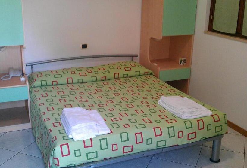 غرفة إقتصادية ثلاثية, Country House Una