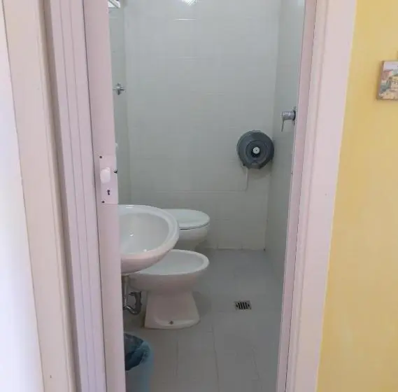 اتاق اکونومی, Country House Una