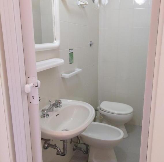 غرفة إقتصادية, Country House Una