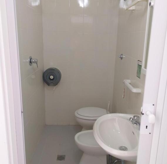 اتاق اکونومی, Country House Una