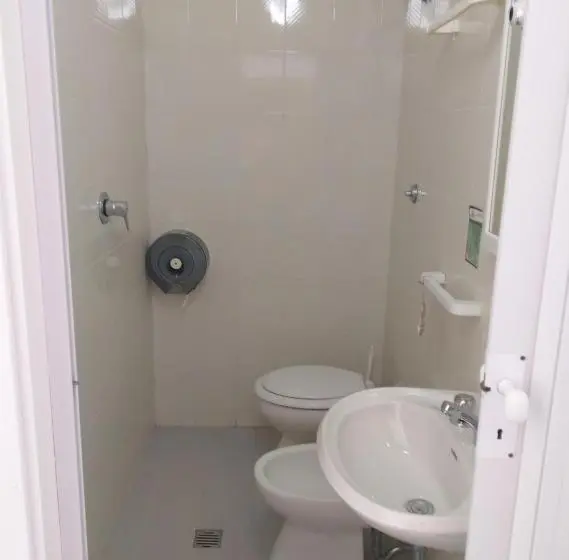 اتاق اکونومی, Country House Una