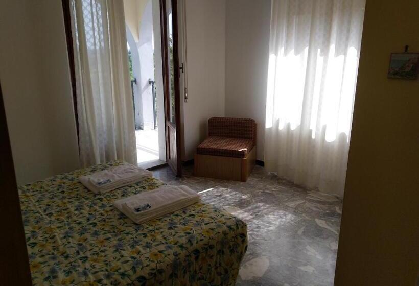 غرفة إقتصادية, Country House Una