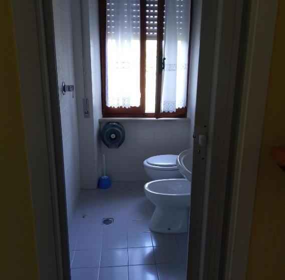 غرفة إقتصادية, Country House Una