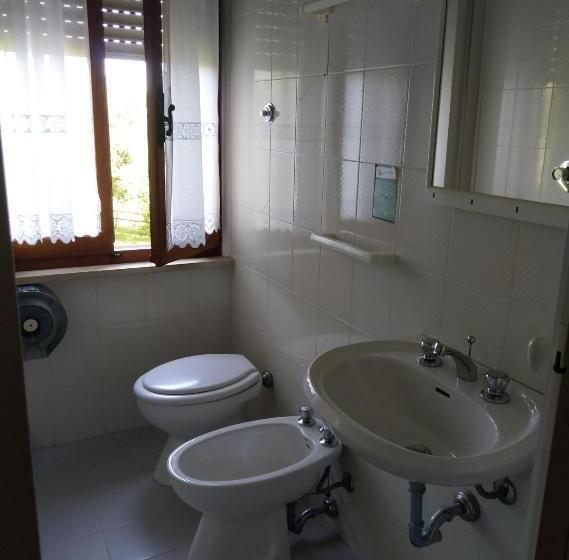 غرفة إقتصادية, Country House Una