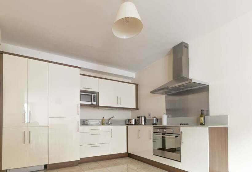 דירת חדר, Broc House Suites