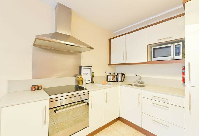 דירת חדר, Broc House Suites