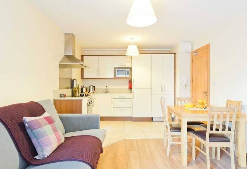 דירת חדר, Broc House Suites