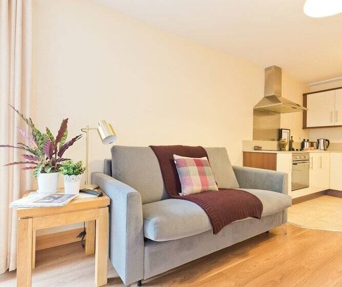1 Bedroom Apartment, Broc House Suites