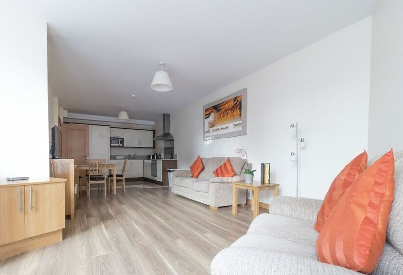 דירת חדר, Broc House Suites