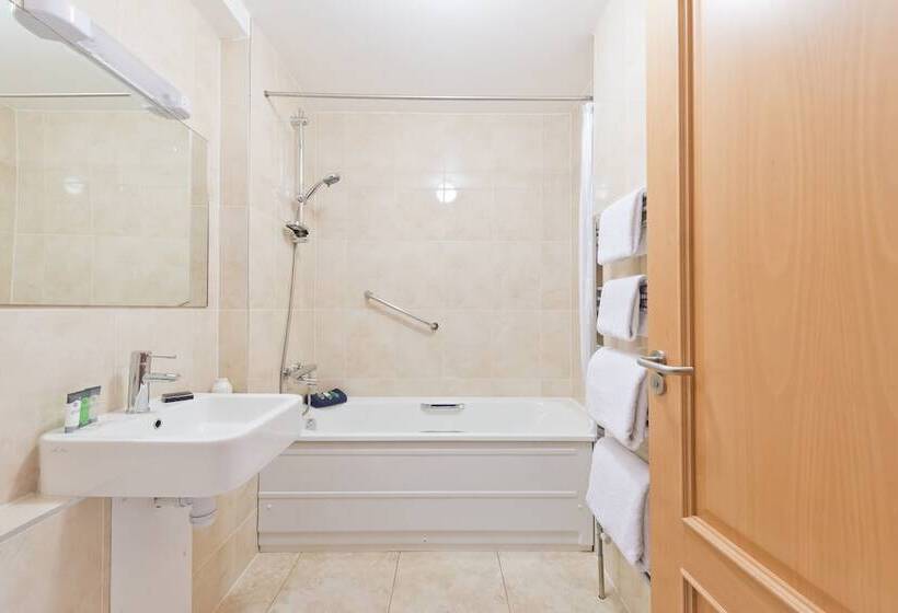 1 Bedroom Apartment, Broc House Suites