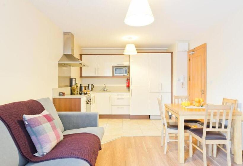 דירת חדר, Broc House Suites