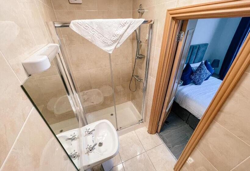 סטודיו סופריור, Broc House Suites