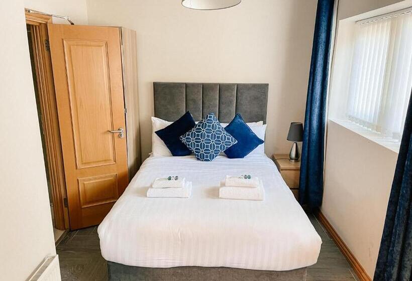 סטודיו סופריור, Broc House Suites