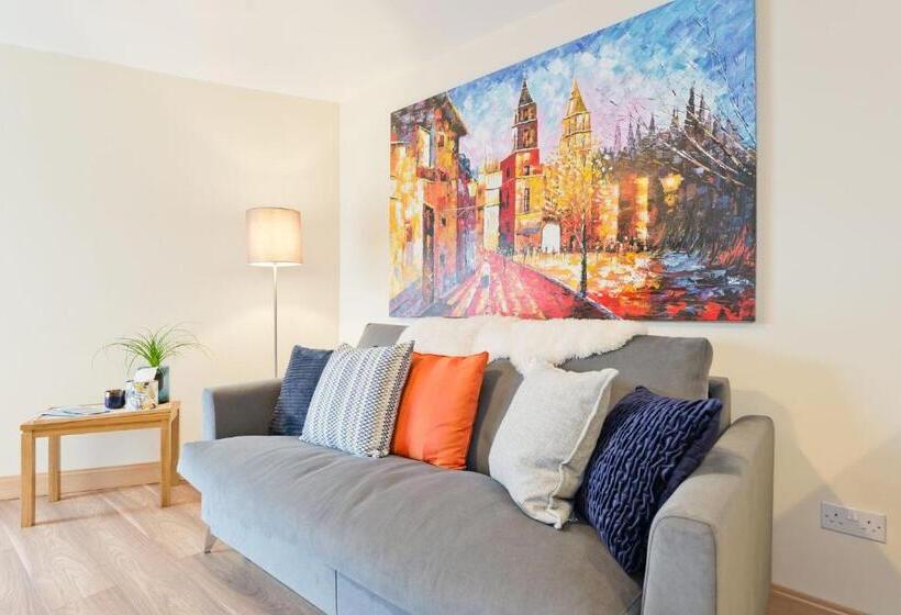 דירת חדר, Broc House Suites