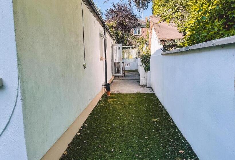 בית, 3 חדרי שינה, Broc House Suites