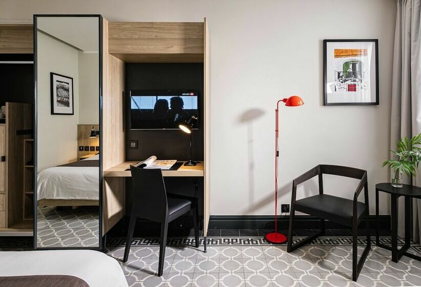 اتاق استاندارد, La Falconeria