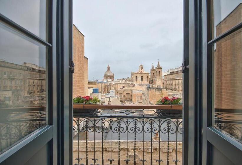 اتاق استاندارد با بالکن, La Falconeria