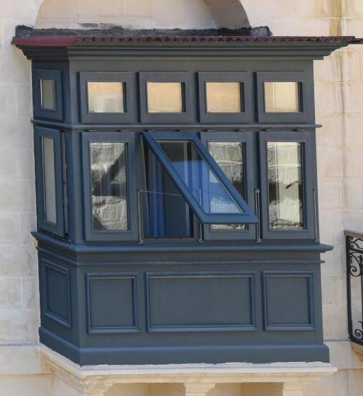 اتاق سوپریور با بالکن, La Falconeria