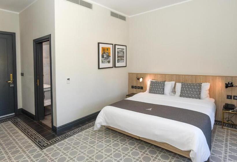 اتاق سوپریور با بالکن, La Falconeria