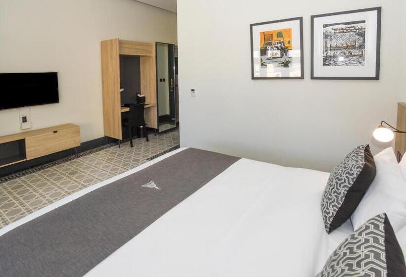 اتاق سوپریور با بالکن, La Falconeria