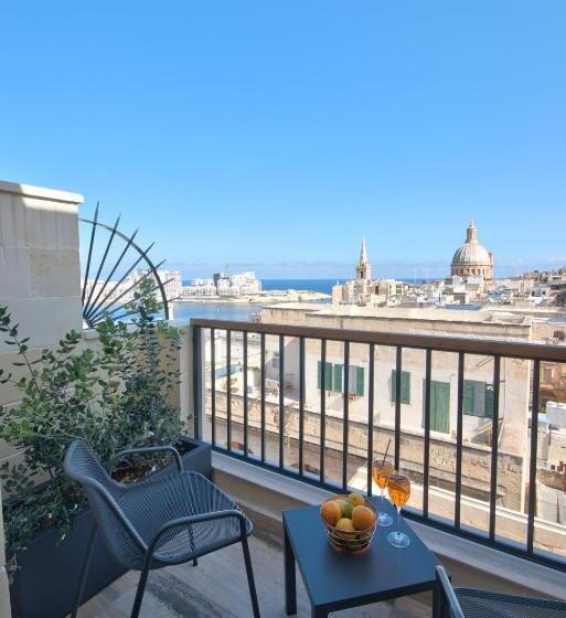 سوییت جونیور با بالکن, La Falconeria