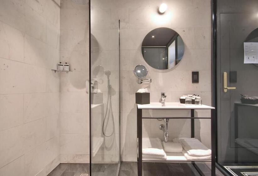 Superior suite with terrace, La Falconeria