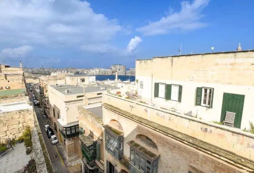 Superior suite with terrace, La Falconeria