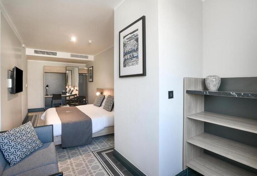 Superior suite with terrace, La Falconeria