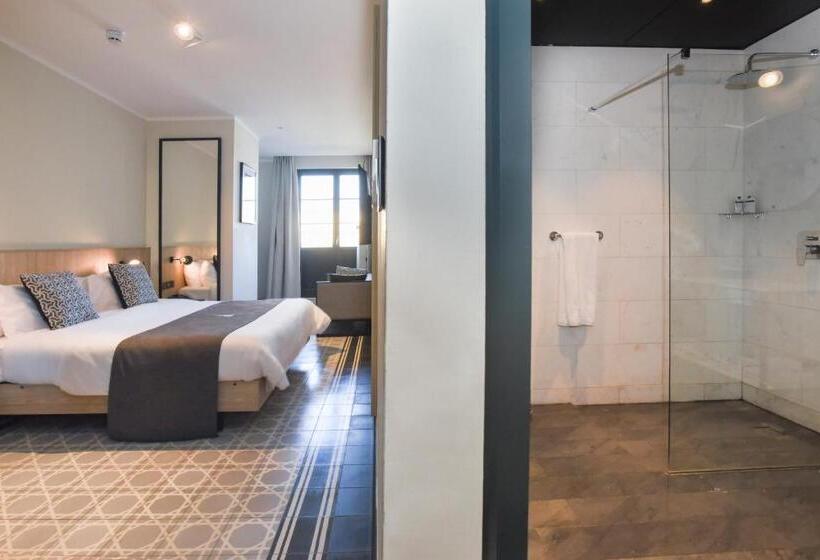 Superior suite with terrace, La Falconeria