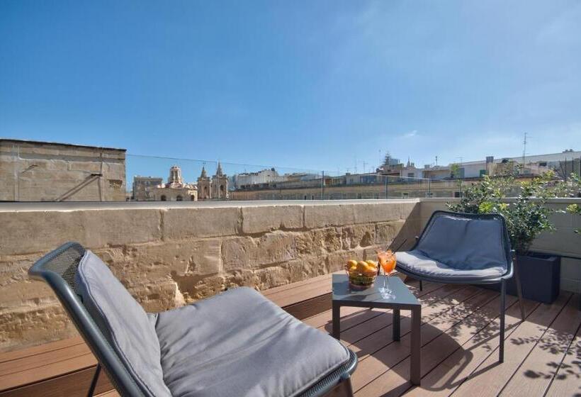 Superior suite with terrace, La Falconeria