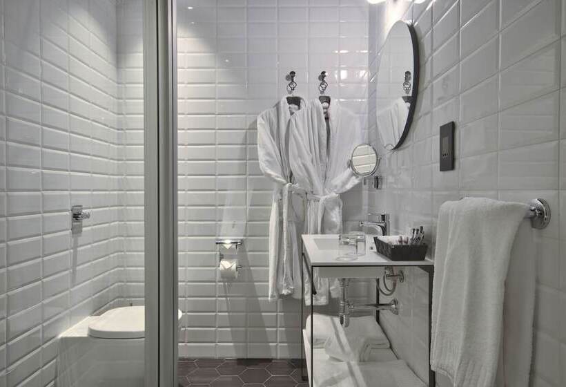 اتاق استاندارد با بالکن, La Falconeria