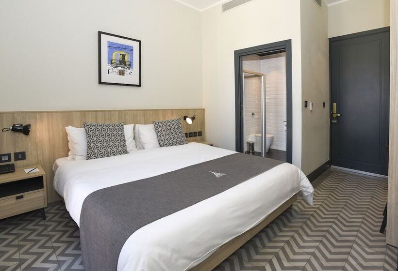 اتاق استاندارد با بالکن, La Falconeria