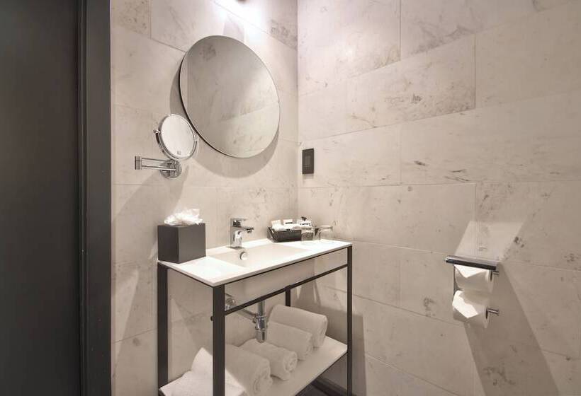 اتاق سوپریور با بالکن, La Falconeria