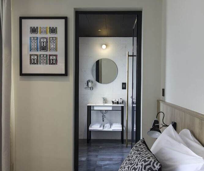 سوییت جونیور با بالکن, La Falconeria