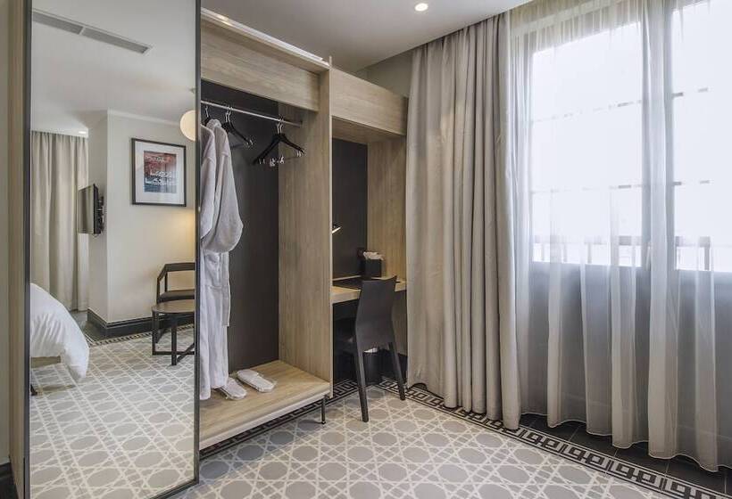 سوییت جونیور با بالکن, La Falconeria