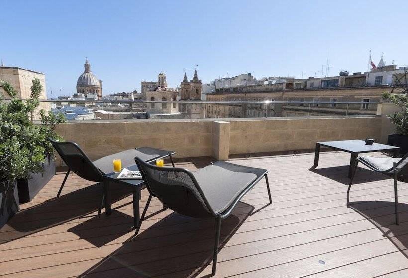 سوییت اجرایی, La Falconeria