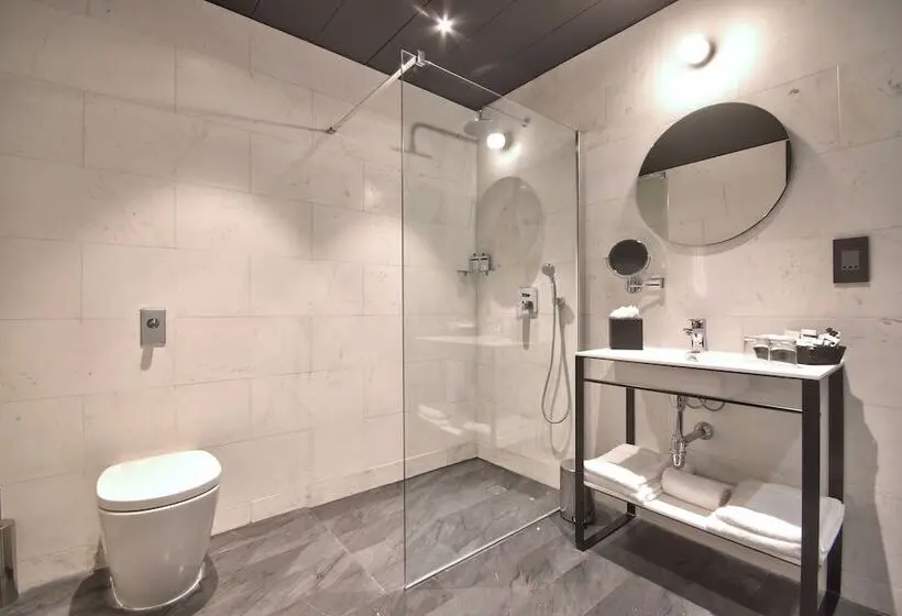 Superior suite with terrace, La Falconeria