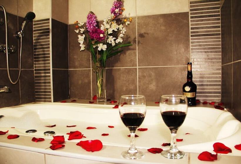 جناح جونيور, La Mansion Del Sol