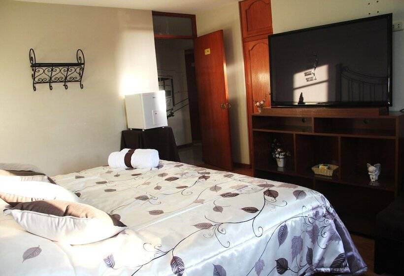 جناح جونيور, La Mansion Del Sol