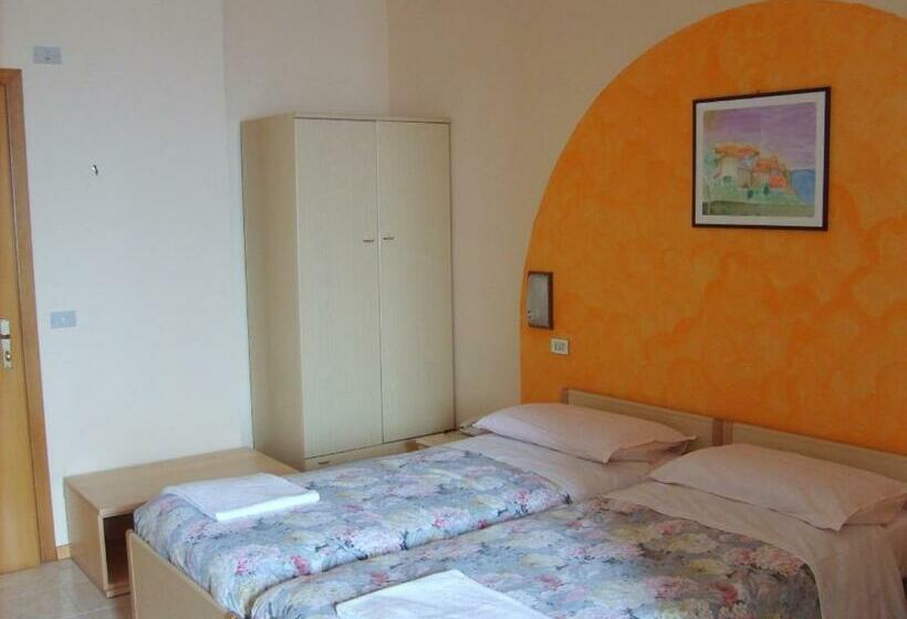 חדר אקונומי, Panorama E Residence