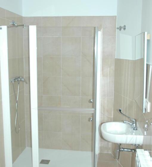 디럭스 룸, Pensión Koxka